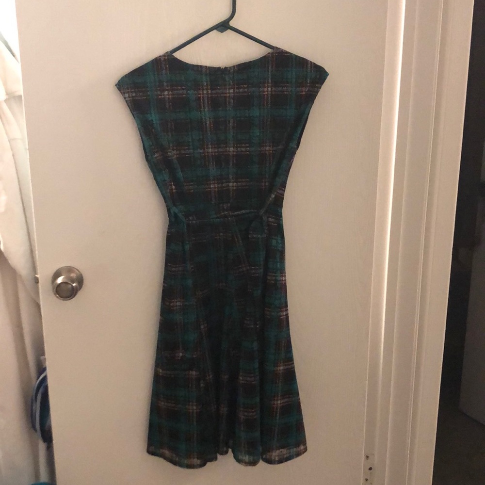Green dress with front tying bow - Picture 2 of 2